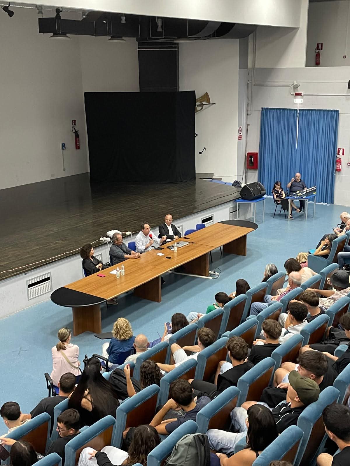 Visualizza la notizia: 'Deo so innotzente' contadu a sos istudiantes